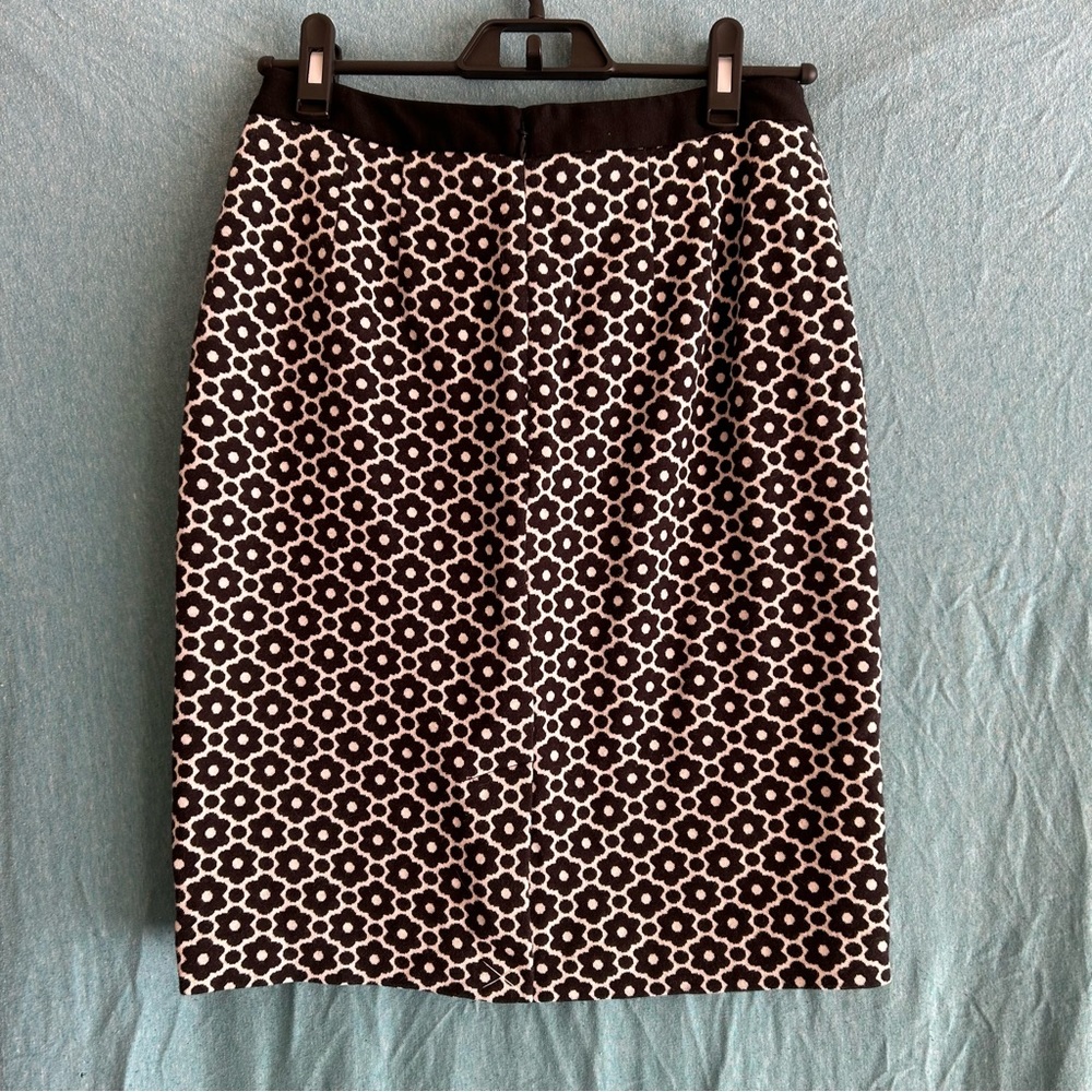 Black and White Flower Pattern Pencil Skirt
